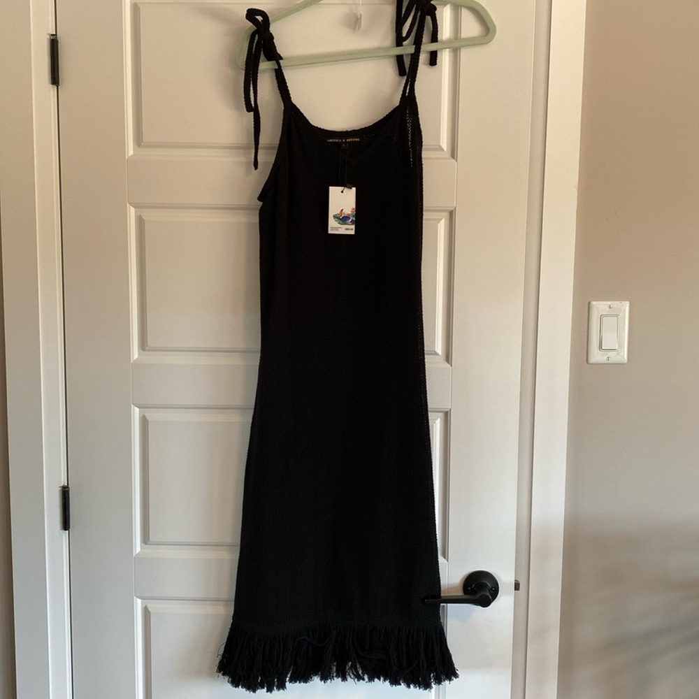 This versatile piece is NWT 100%cotton knit use as coverup or dress tie straps